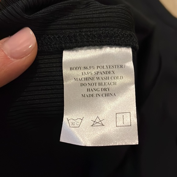 NWT: Noli sculpt tank w built-in bra - Picture 6 of 6